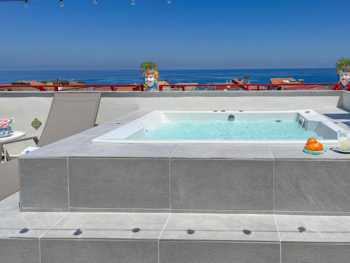 Apartment Duca D'aosta Terrace, Skypool & Sauna Acquedolci