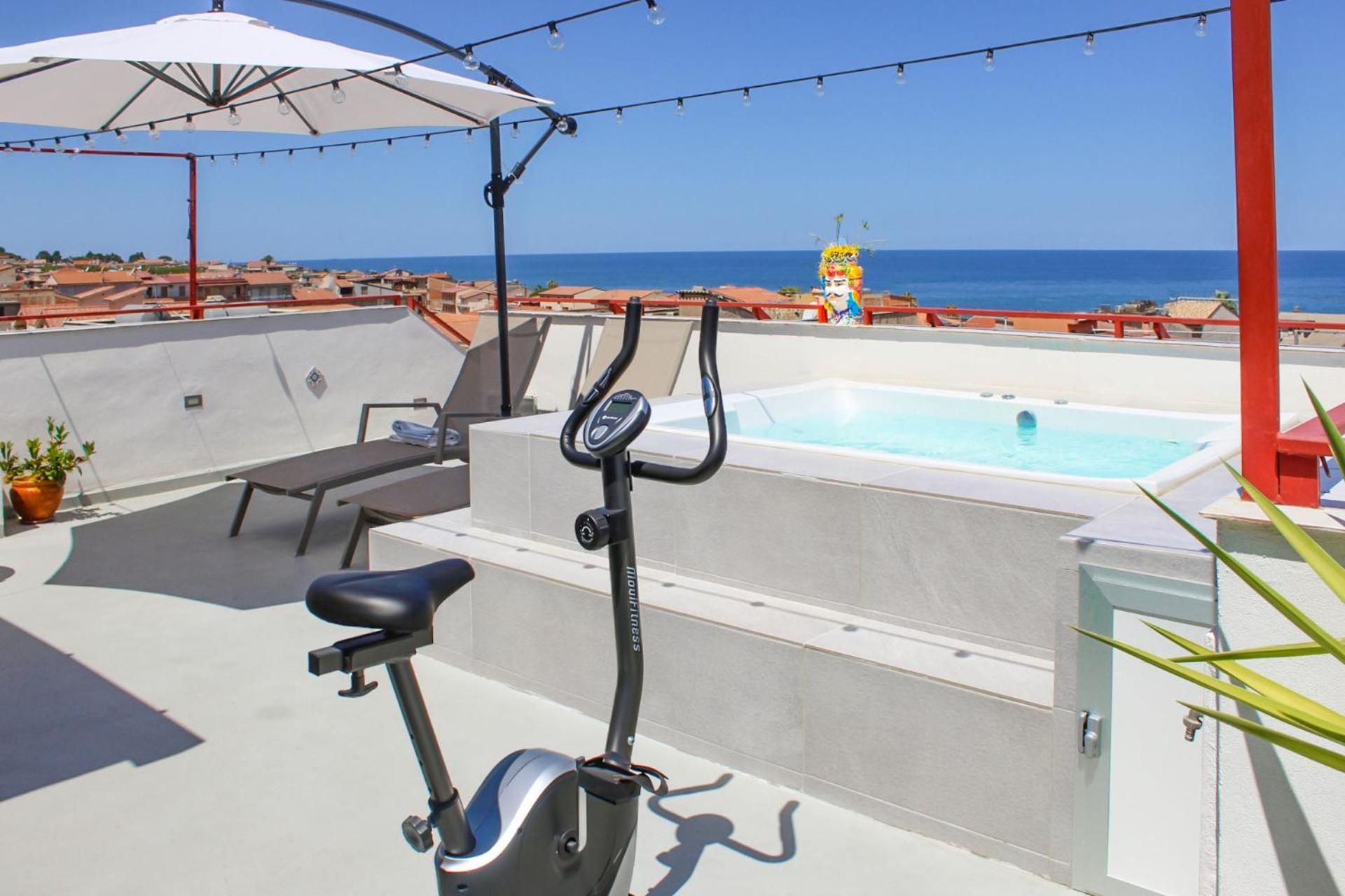 Apartment Duca D'aosta Terrace, Skypool & Sauna Acquedolci